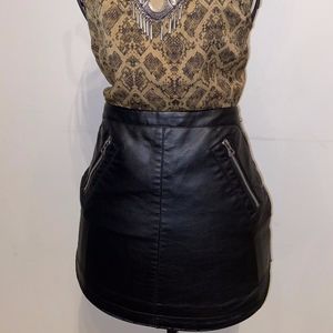 Faux leather mini skirt & olive/blk top